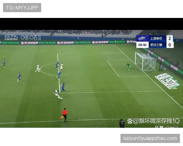 先踢到球就一定不犯规？规则拆解关键接触时机