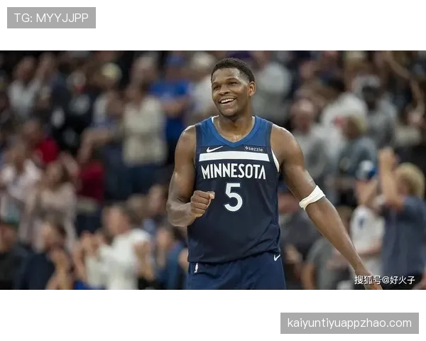 安东尼·爱德华兹突破拉开差距，关键时刻得分爆发提升森林狼竞争力